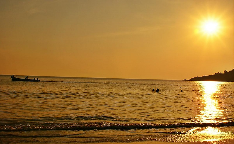 An incredible road trip to the Pearl of the Orient  Goa-22-beautiful-palolem-beach.jpg