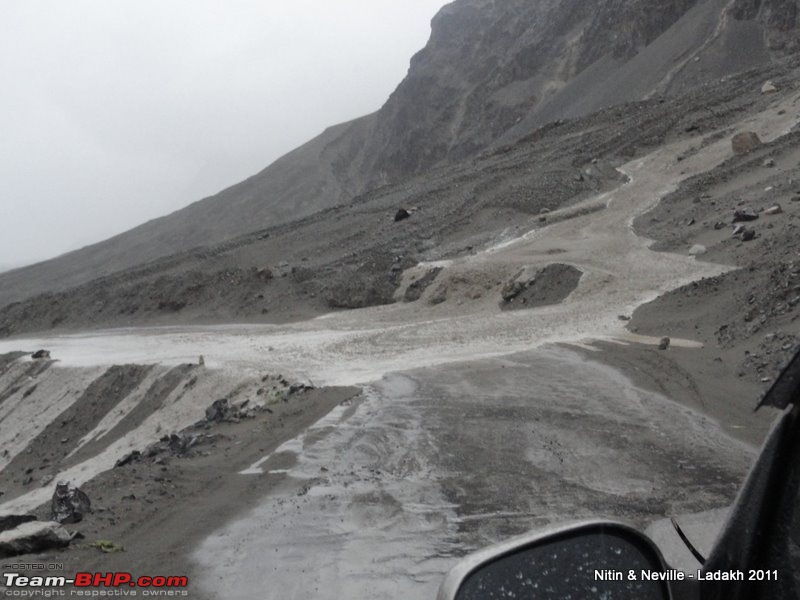 An Unlikely Pair (Safari & Gypsy) do a 6600km circuit Mumbai  Srinagar- Leh - Mumbai-mudslide-hunder.jpg