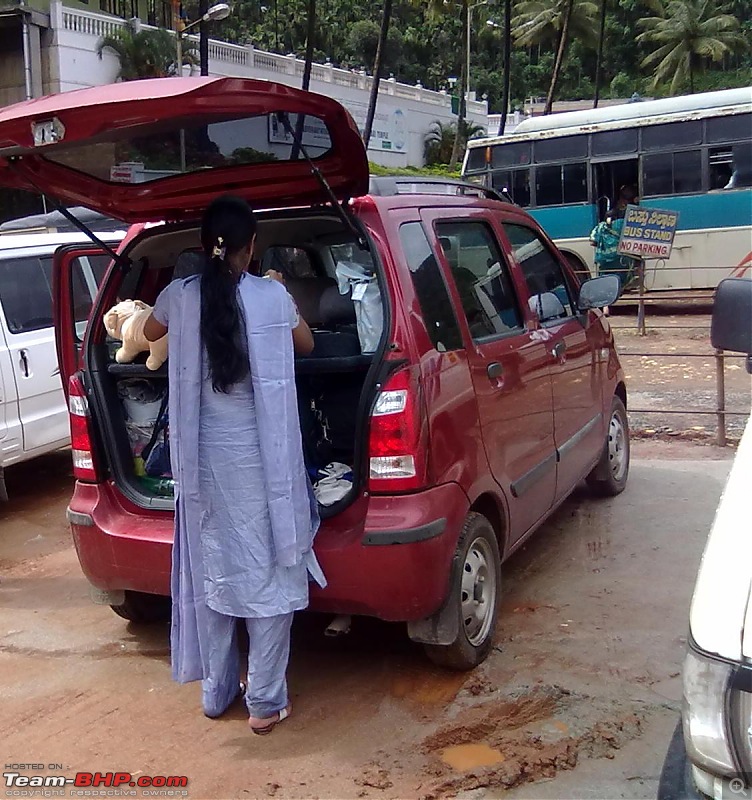 Travelogue: Bengaluru - Chikmagalur - Horanadu - Dharmasthala - Kukke Subramanya-my_wagon_at_horanadu_parking.jpg
