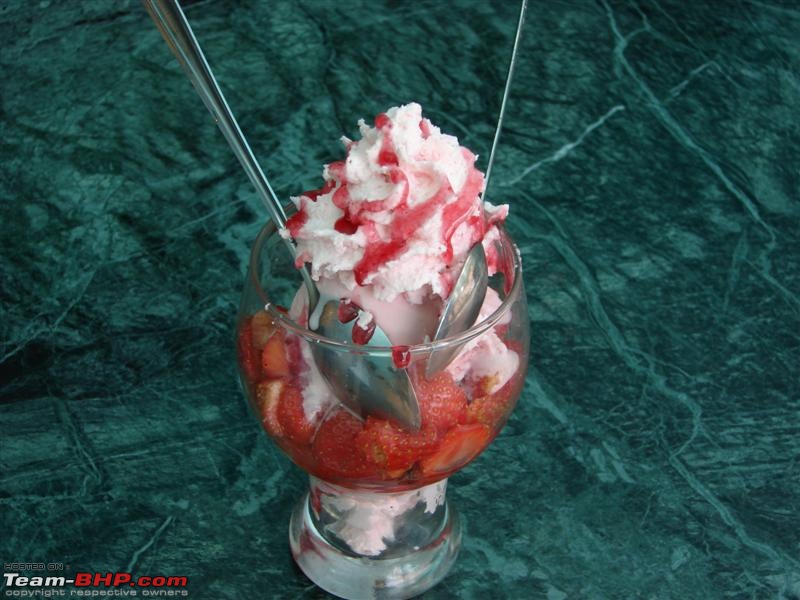 Blr-Pune-Mahabaleshwar-Ganapatipule-Blr (6days, 5 nights, loads of pictures and fun)-21-strawberries-cream-icecream.jpg