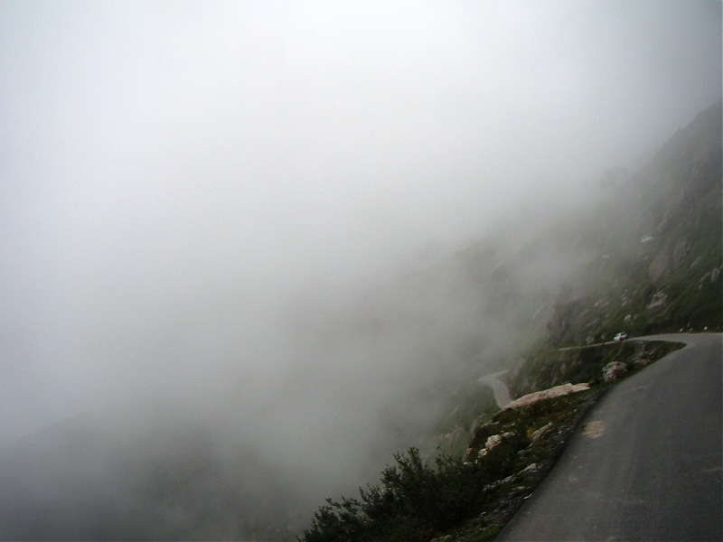 Ladakh: A sojourn to the roof of the worldover 21 days and 6500kms!!-d15-27-fog-after-marhi-towards-manali.jpg