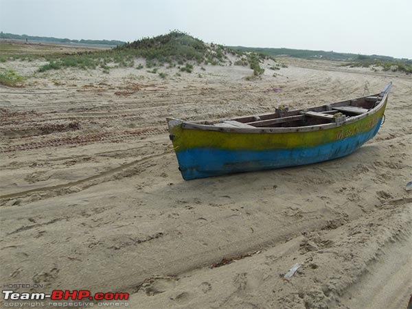 Braving Cyclone Thane to see Temples, Basilicas-danushkodiboat.jpg