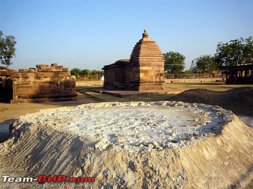 'Xing'ing around ! - Temples, Hills, Forests, Caves, Ruins, Forts and Highways...-a72.jpg