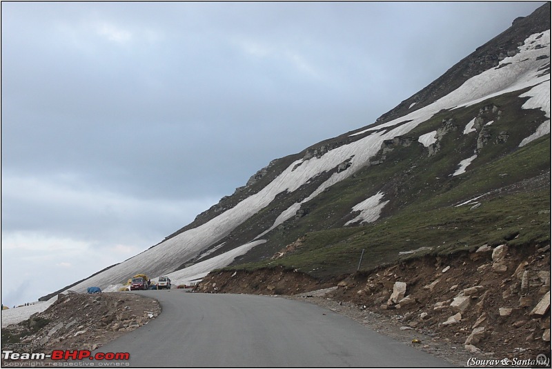 A journey through Leh & Ladakh  Barren beauty at its best-101-thats-rohtang-top-tourists.jpg