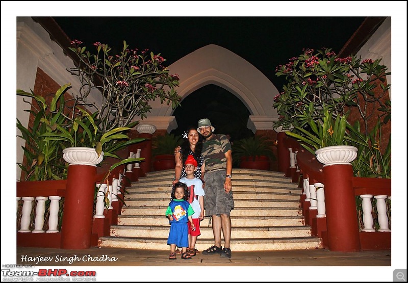 4,400 kms in a Toyota Land Cruiser! Holiday in Goa with the family-img_4090-family-archway.jpg