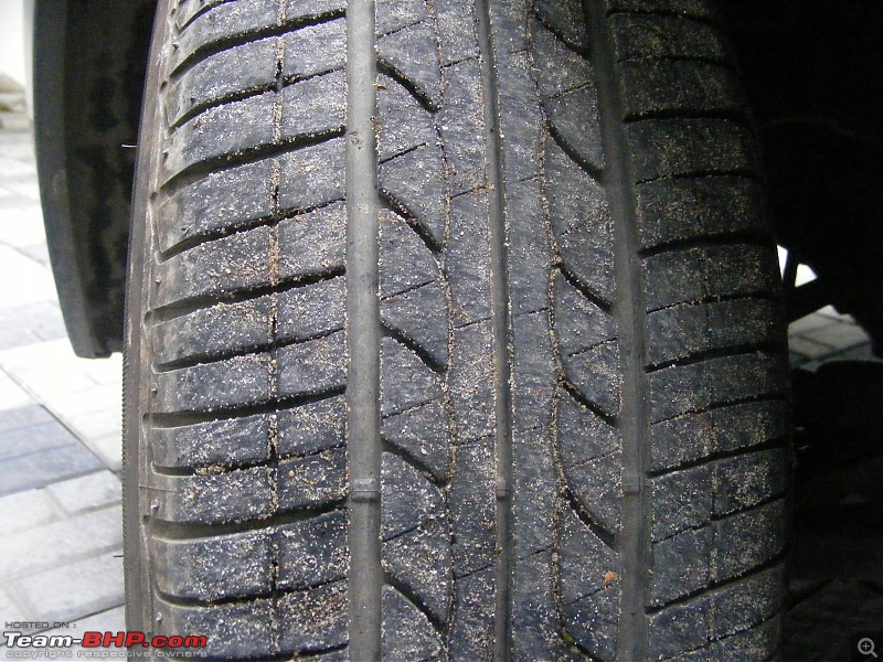 Small cracks on my ~1 year old tyres. Is this normal?-dscf3925.jpg