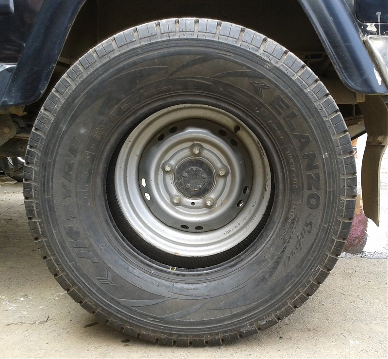 Tyre for Trax Gurkha-20110911-12.30.56.jpg