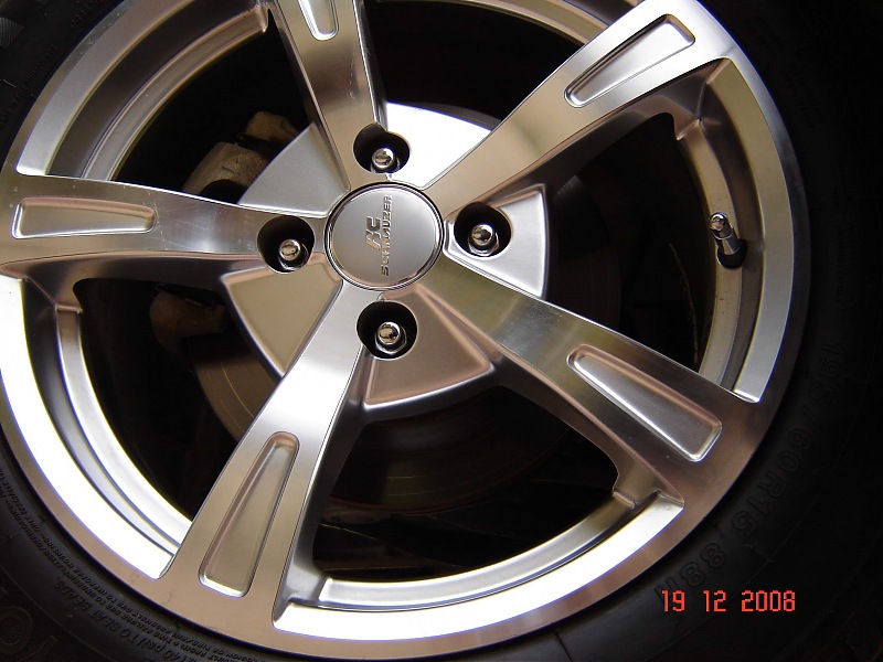 Yokohamas & New 15" Schnitzer AC Replica Wheels (Pics on Pg. 2)-dsc02121.jpg