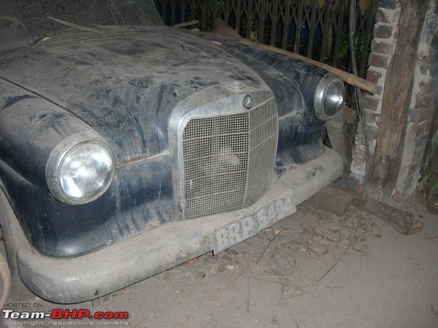 KOLKATA - Cars waiting to be Restored or Scrapped!-cimg1573.jpg