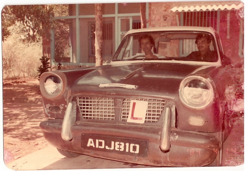 Old Bollywood & Indian Films : The Best Archives for Old Cars-scan0330.jpg