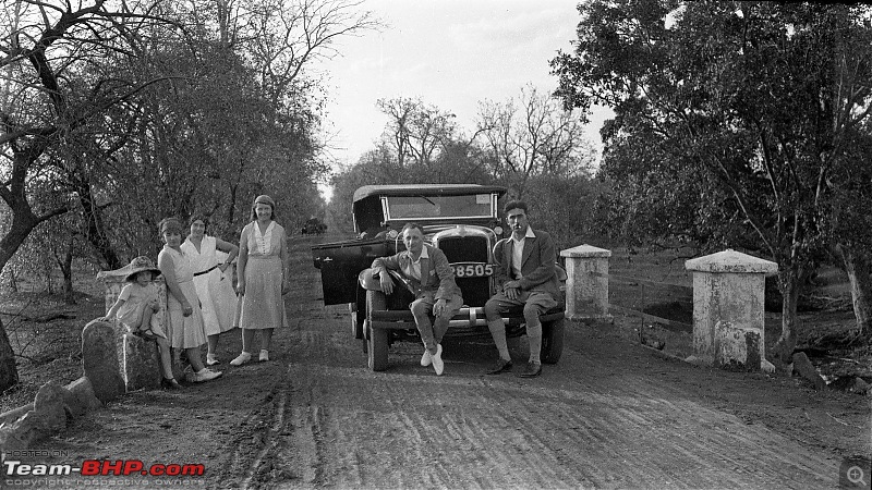 Nostalgic automotive pictures including our family's cars-1932-roadside-scene-vehicle-nagpur-india.jpg