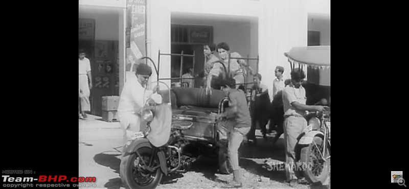 Old Bollywood & Indian Films : The Best Archives for Old Cars-ab-dilli-dur-nahin-7.png