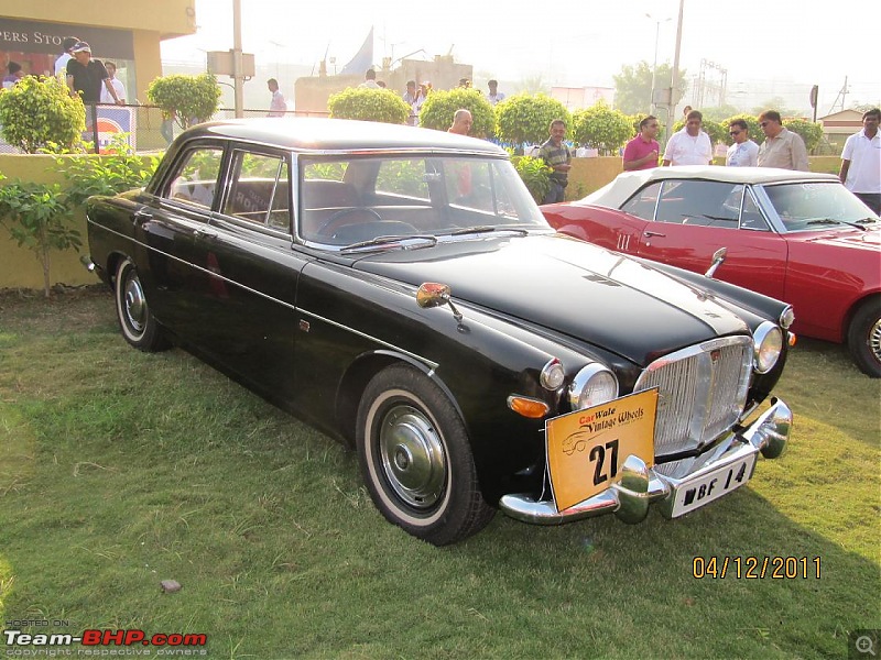 Carwale vintage and classic car drive 2011- Vashi - Khandala-rover01.jpg