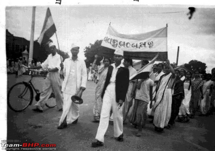 Images of Traffic Scenes From Yesteryears-quit-india-movement-1942.jpg