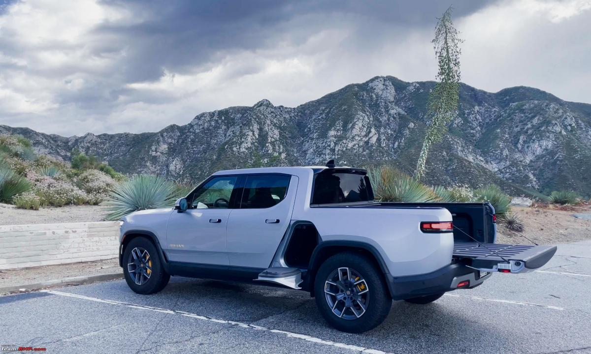 rivian r1t pick up truck review 11