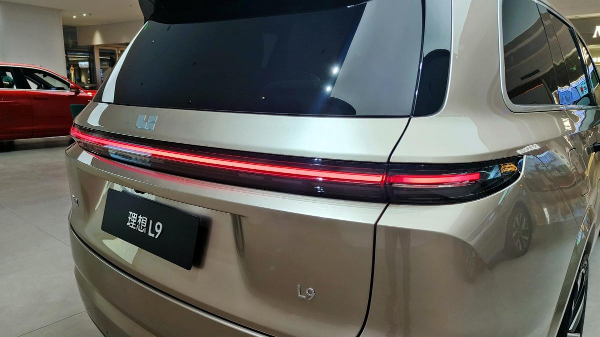 A close look at the China-specific Li Auto L9 electric 3-row SUV