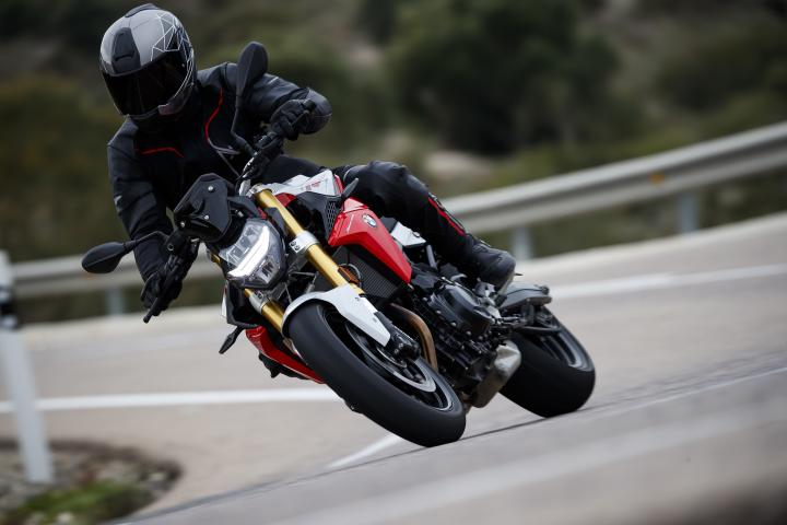 BMW F 900 R and F 900 XR launched from Rs. 9.90 lakh 