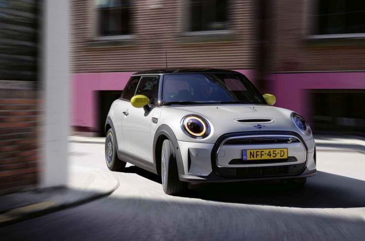 Mini Cooper SE electric car bookings reopen in India 