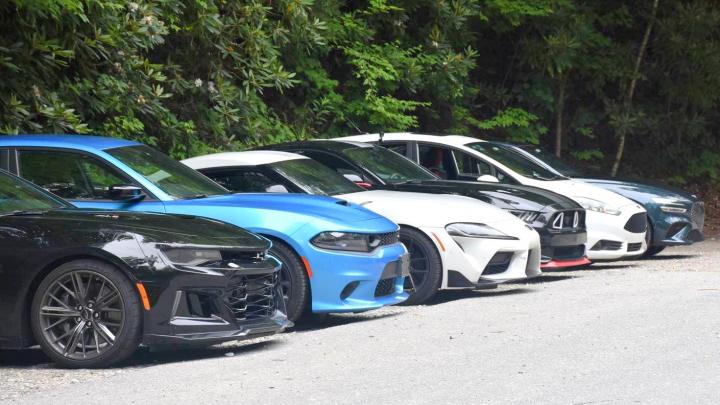 Supra, Camaro, Mustang, Charger & 2 others join a car meet-up 