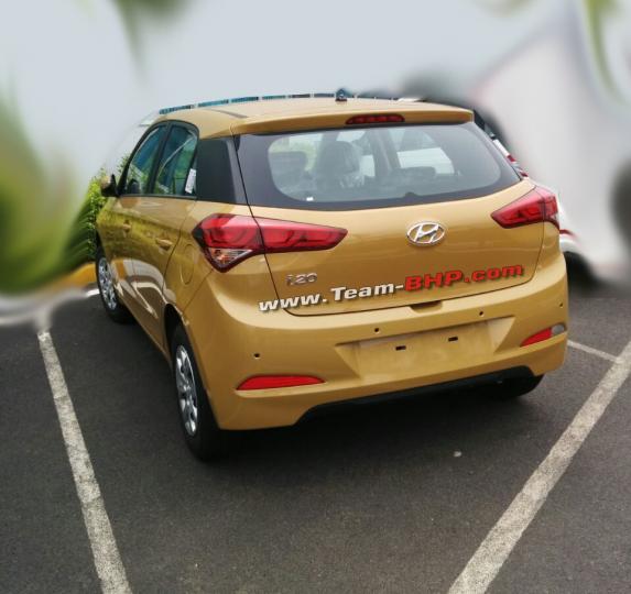 SCOOP: Next-gen Hyundai i20 spied undisguised 