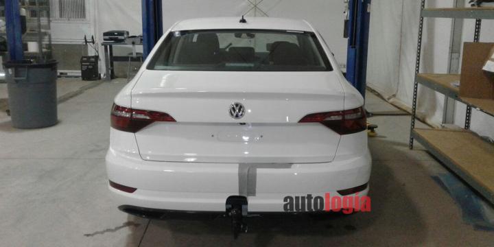 Next-gen Volkswagen Jetta spied without camouflage 