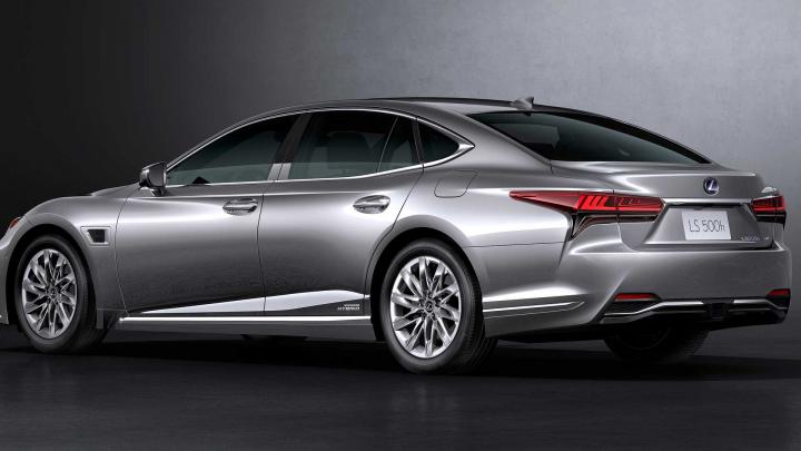 Lexus LS facelift debuts with new features 