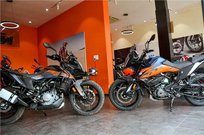 KTM 390 Adventure V (low seat version) priced at Rs 3.38 lakh 