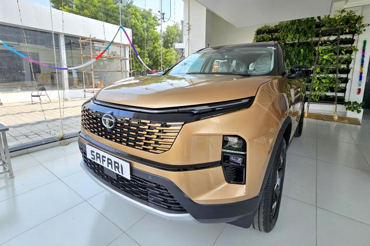 Saw the 2023 Safari Cosmic Gold in person: My one request to Tata 