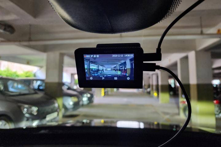 Installing a 70mai dual-channel car dash cam in my Jeep Compass