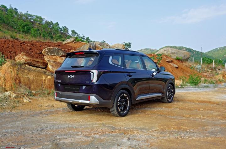 2025 Kia Carens Clavis Review : 8 Pros & 8 Cons 