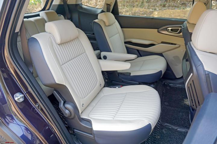 2025 Kia Carens Clavis Review : 8 Pros & 8 Cons 