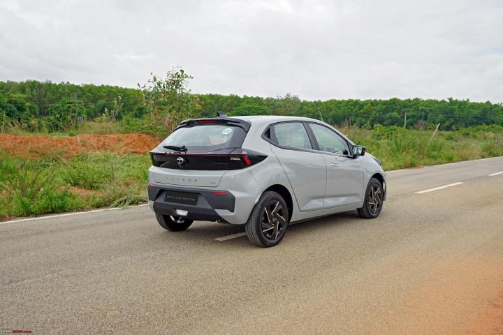 2025 Tata Altroz Facelift Review : 8 Pros & 8 Cons 