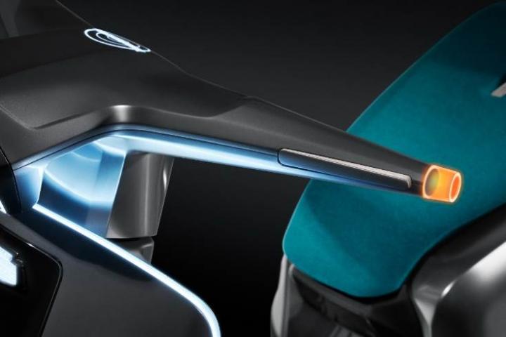 lambretta introduces elettra, a futuristic electric scooter whose entire  rear lifts up on its own