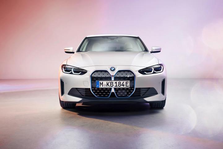 BMW i4 electric sedan revealed 