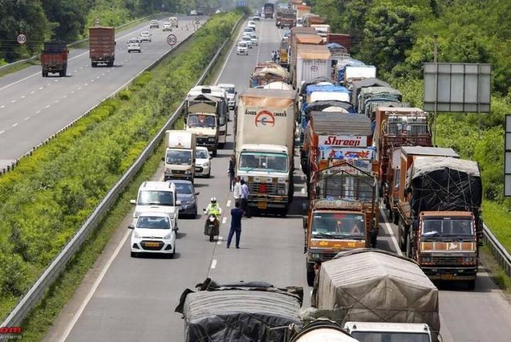 Driving on highways: Violation of traffic rules a major safety concern 