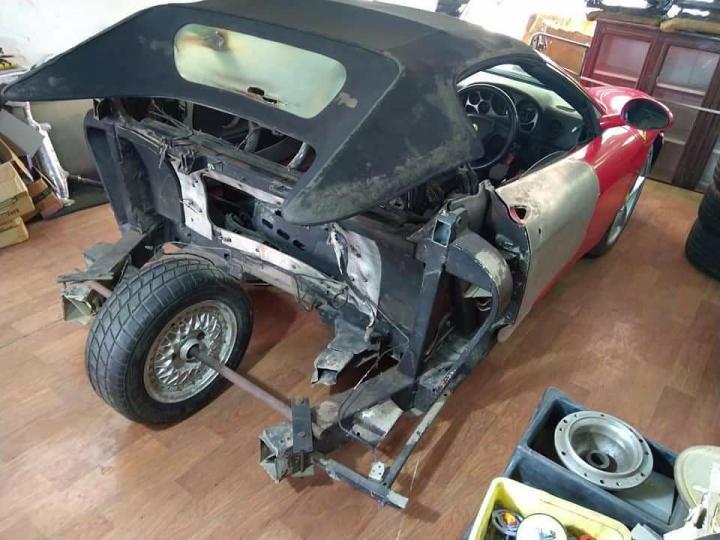Crashed Ferrari 360 Spider to be restored 