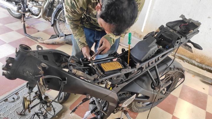 Restoring a 70,000 km old R15: How I fixed the brakes & the suspension 