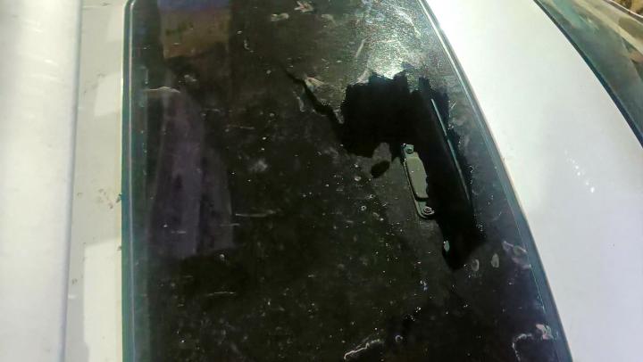 Mahindra XUV500 sunroof shatters on its own while driving at 80-90 km/h 