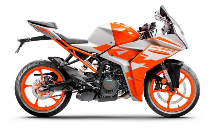 2022 KTM RC 125 and RC 200 launched in India 