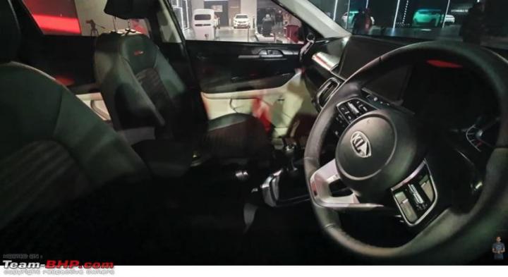 Kia Sonet SUV interior spied 