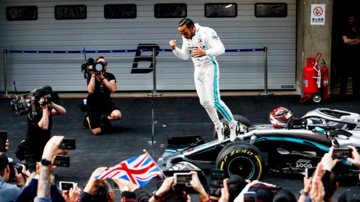 Lewis Hamilton wins the 2019 Chinese GP 