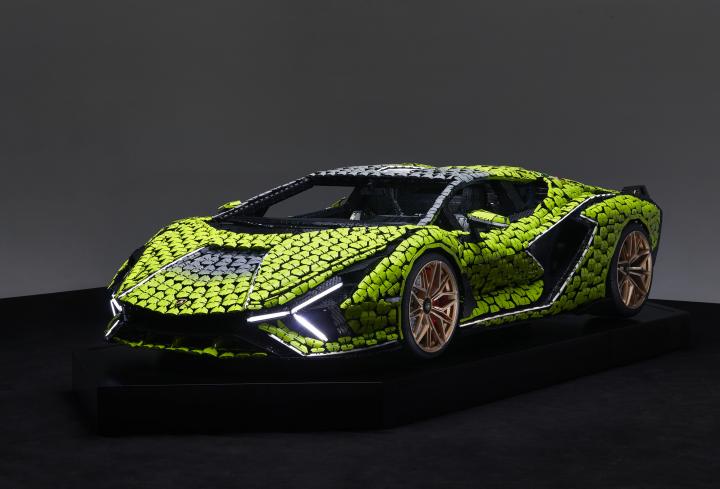 Lamborghini builds 1:1 Sian FKP 37 replica from Lego parts 