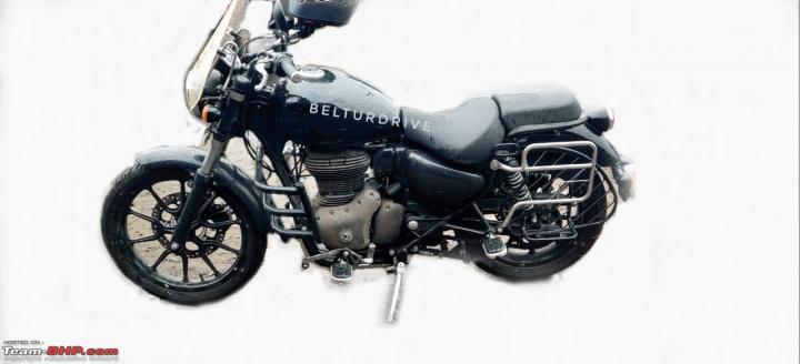 Royal Enfield Meteor kitted out with accessories spied 
