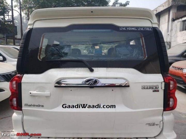 Mahindra Scorpio facelift spied undisguised 