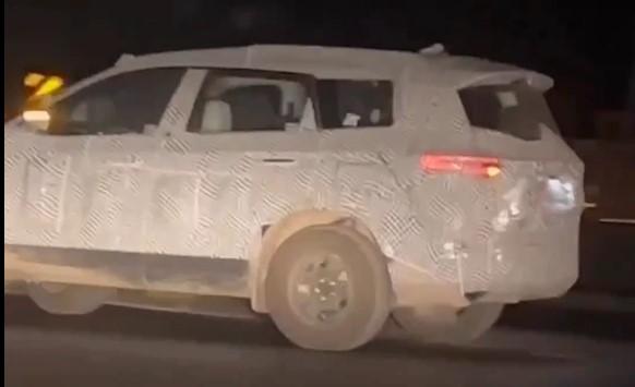 Tata Safari facelift spied with sequential turn indicators 