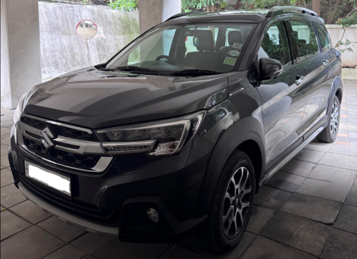 Observed differences between the pre-facelift and facelift Maruti XL6 