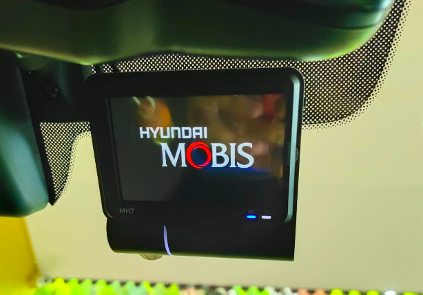 Installed Hyundai Mobis dashcam & other accessories on my Creta EV 