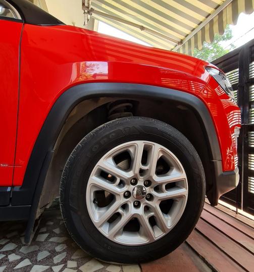 DIY: How to keep the tyres and trim looking shiny & new 