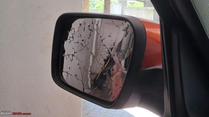 Mahindra TUV300 mirror replacement: My experience with local dealer 