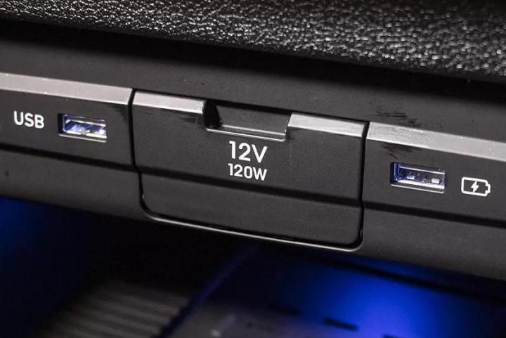 Loose USB-A ports in my Hyundai i20: Want to switch to USB-C ports 